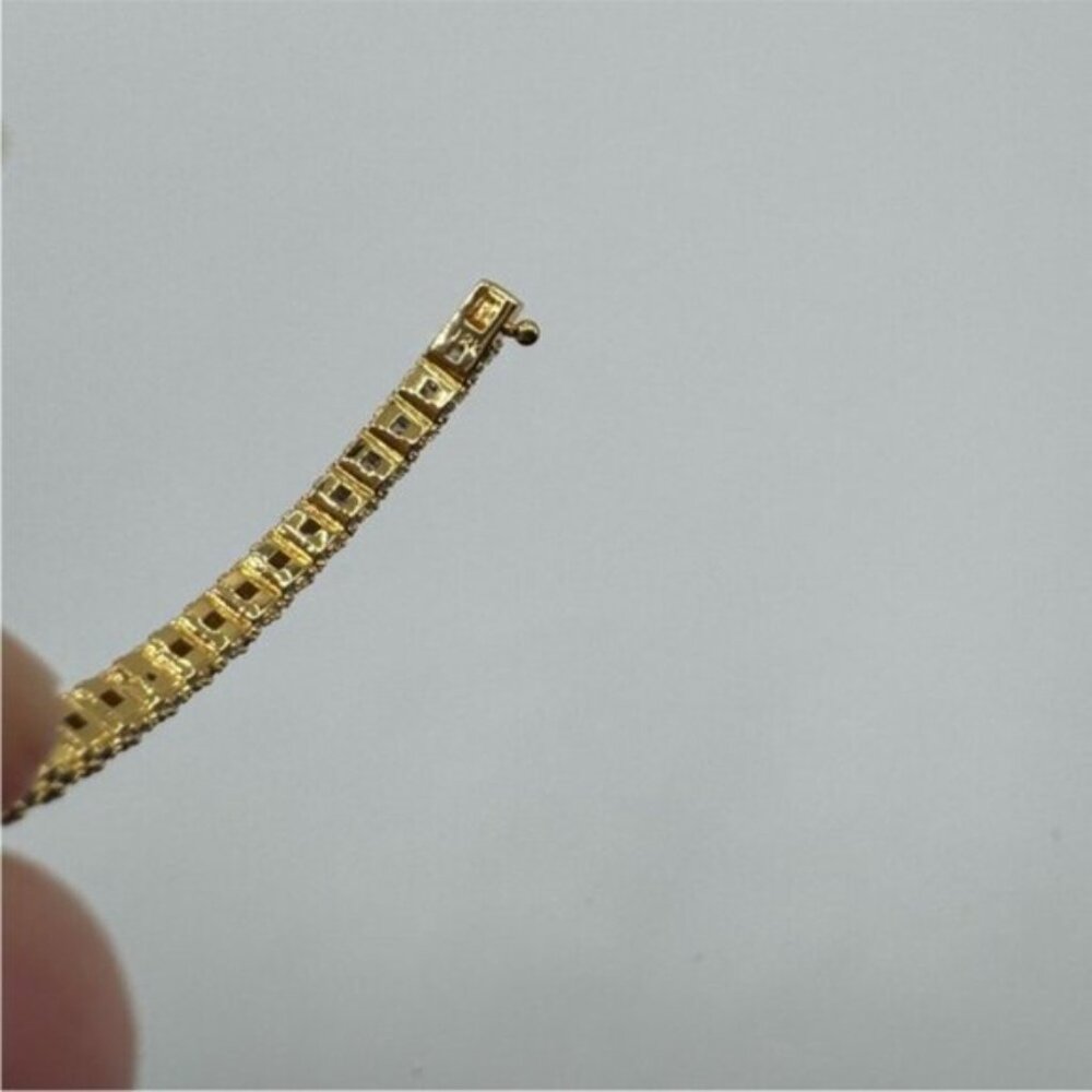 18k Tennis Bangle - Picture 9 of 10
